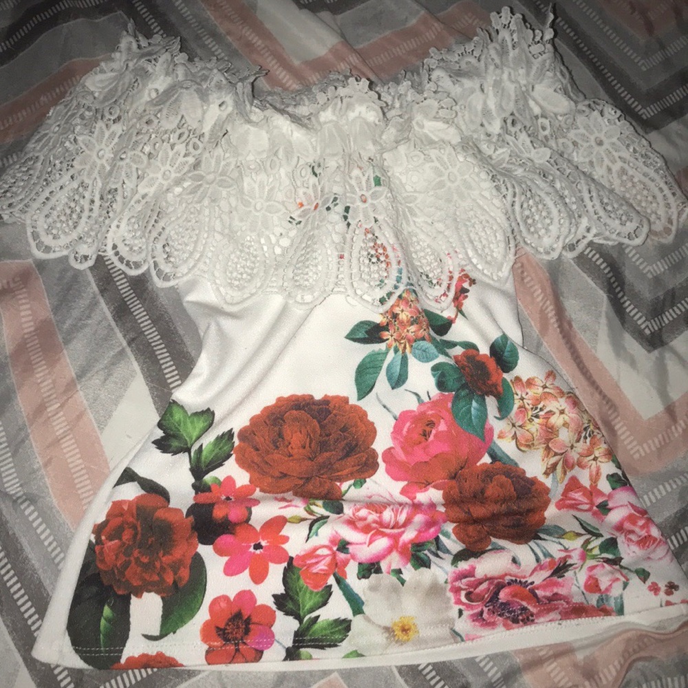 Blusita de flores / floral blouse ❤️